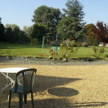 Chateau Des Arches Bed & Breakfast
